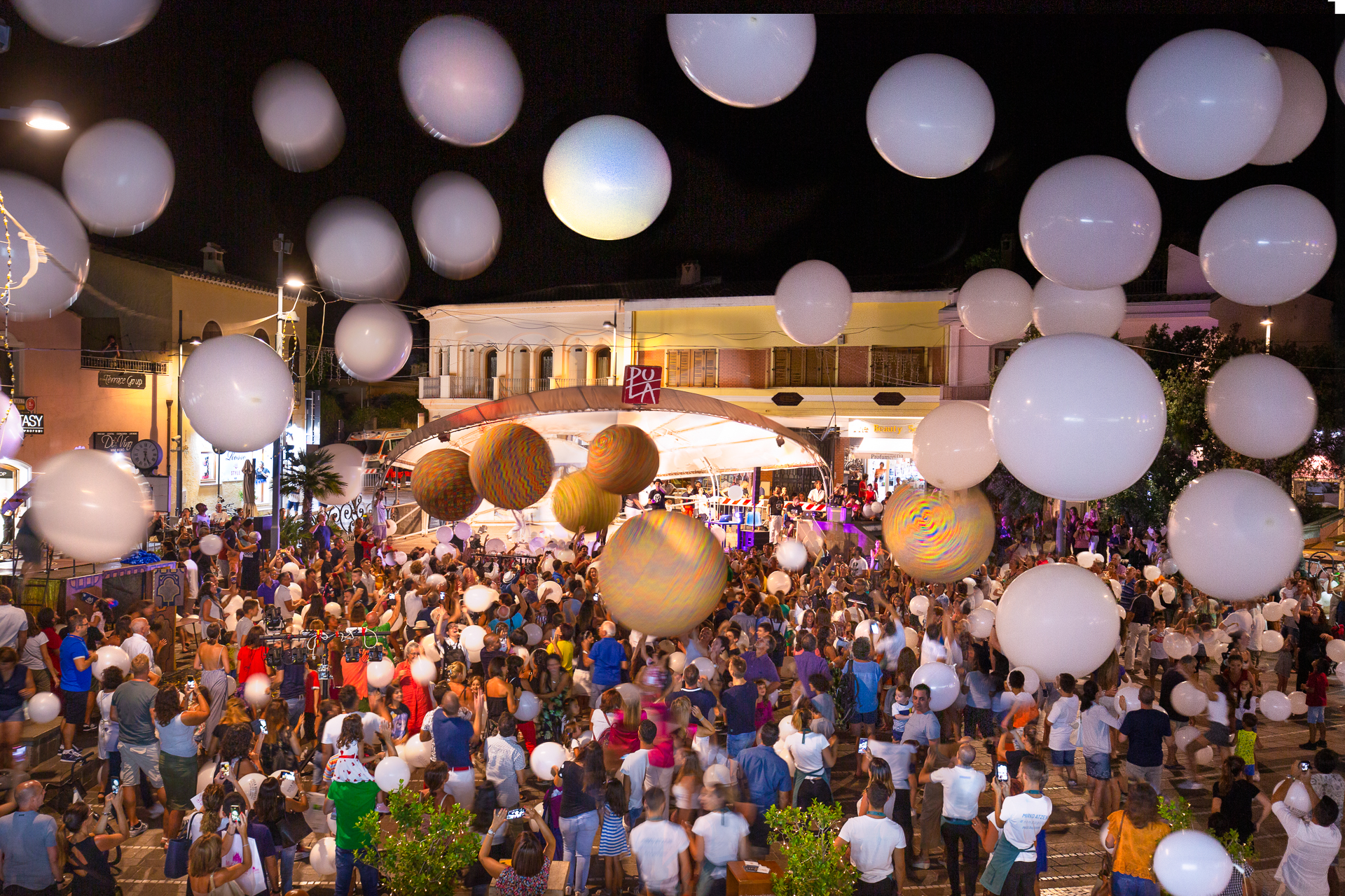 Pula, spectacle du festival de Pula Burskers. Photo par Alessandro Addis.